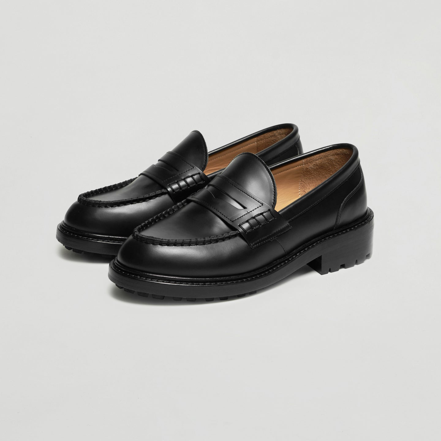 Plain Loafer Shoes (black / commando sole)