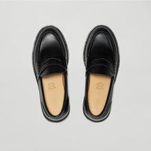 Load image into Gallery viewer, Plain Loafer Shoes (black / commando sole)
