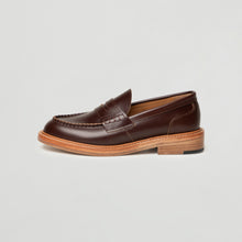 Load image into Gallery viewer, Plain Loafer Shoes (brown)
